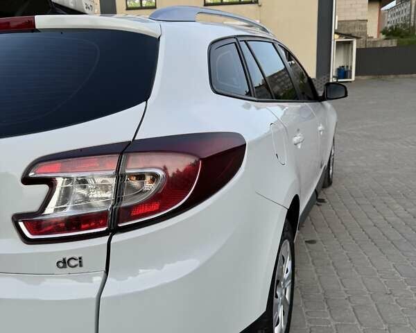 Белый Рено Меган, объемом двигателя 1.46 л и пробегом 316 тыс. км за 6500 $, фото 14 на Automoto.ua