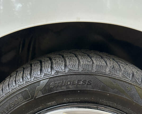 Белый Рено Меган, объемом двигателя 1.5 л и пробегом 257 тыс. км за 5250 $, фото 32 на Automoto.ua