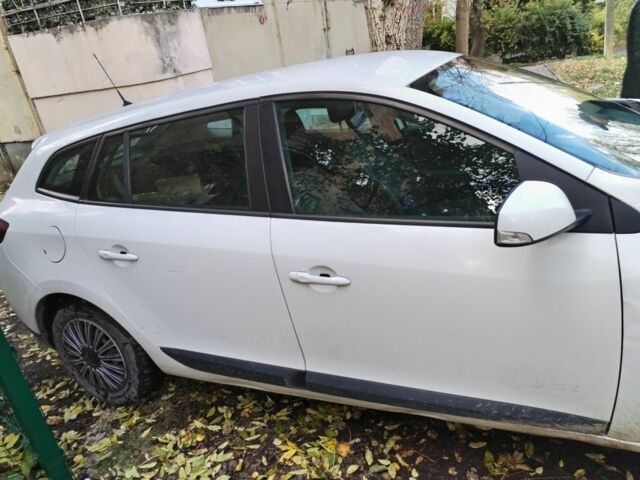 Белый Рено Меган, объемом двигателя 1.5 л и пробегом 236 тыс. км за 5000 $, фото 3 на Automoto.ua