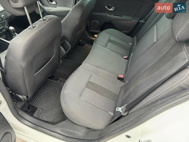 Белый Рено Меган, объемом двигателя 1.39 л и пробегом 207 тыс. км за 7200 $, фото 14 на Automoto.ua