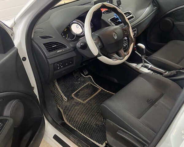 Белый Рено Меган, объемом двигателя 1.4 л и пробегом 226 тыс. км за 6100 $, фото 24 на Automoto.ua