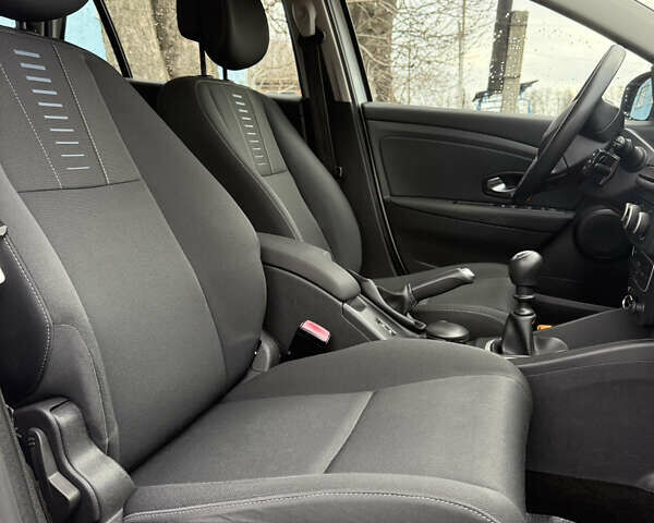 Белый Рено Меган, объемом двигателя 1.6 л и пробегом 211 тыс. км за 7399 $, фото 23 на Automoto.ua