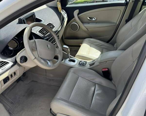 Білий Рено Меган, об'ємом двигуна 2 л та пробігом 230 тис. км за 7600 $, фото 7 на Automoto.ua
