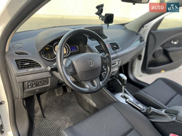 Білий Рено Меган, об'ємом двигуна 1.46 л та пробігом 226 тис. км за 7500 $, фото 13 на Automoto.ua