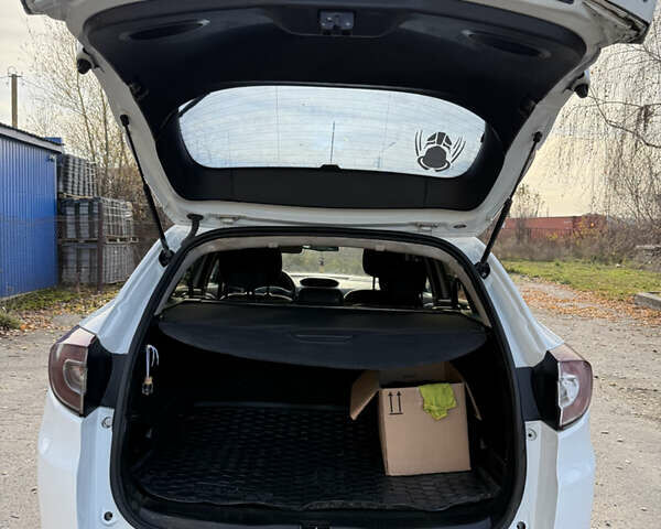 Білий Рено Меган, об'ємом двигуна 1.5 л та пробігом 363 тис. км за 5700 $, фото 8 на Automoto.ua