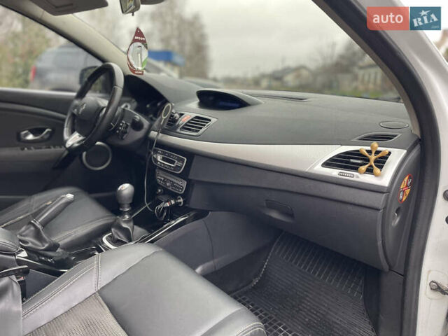 Белый Рено Меган, объемом двигателя 1.46 л и пробегом 230 тыс. км за 6500 $, фото 14 на Automoto.ua