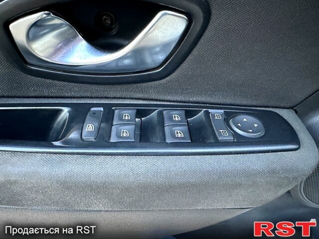 Белый Рено Меган, объемом двигателя 1.5 л и пробегом 240 тыс. км за 7499 $, фото 9 на Automoto.ua