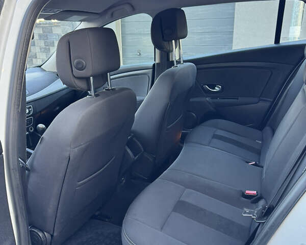 Белый Рено Меган, объемом двигателя 1.46 л и пробегом 298 тыс. км за 6200 $, фото 52 на Automoto.ua