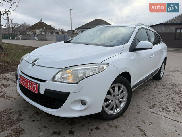 Белый Рено Меган, объемом двигателя 1.6 л и пробегом 211 тыс. км за 7399 $, фото 1 на Automoto.ua