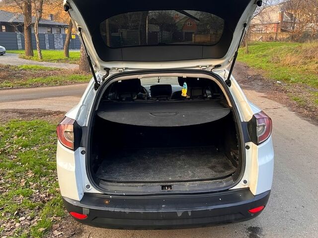 Белый Рено Меган, объемом двигателя 1.5 л и пробегом 265 тыс. км за 5900 $, фото 4 на Automoto.ua