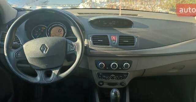Белый Рено Меган, объемом двигателя 1.5 л и пробегом 287 тыс. км за 5000 $, фото 10 на Automoto.ua
