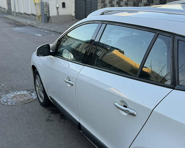 Белый Рено Меган, объемом двигателя 1.46 л и пробегом 298 тыс. км за 6200 $, фото 14 на Automoto.ua