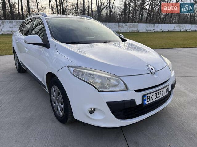 Білий Рено Меган, об'ємом двигуна 1.46 л та пробігом 226 тис. км за 7500 $, фото 2 на Automoto.ua