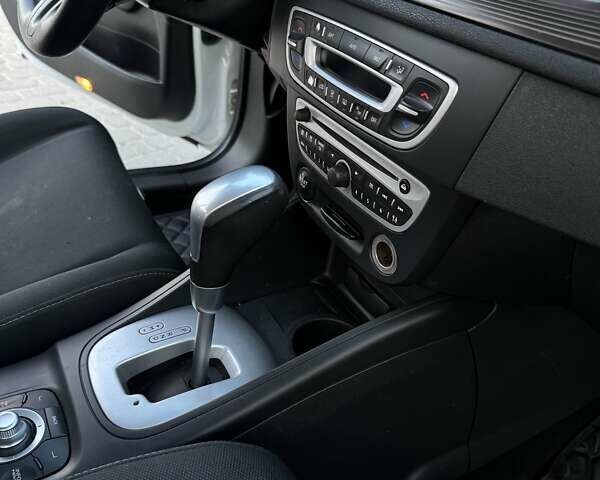 Белый Рено Меган, объемом двигателя 1.46 л и пробегом 316 тыс. км за 6500 $, фото 27 на Automoto.ua