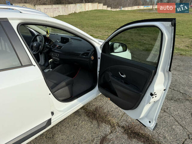 Белый Рено Меган, объемом двигателя 1.46 л и пробегом 299 тыс. км за 6200 $, фото 35 на Automoto.ua