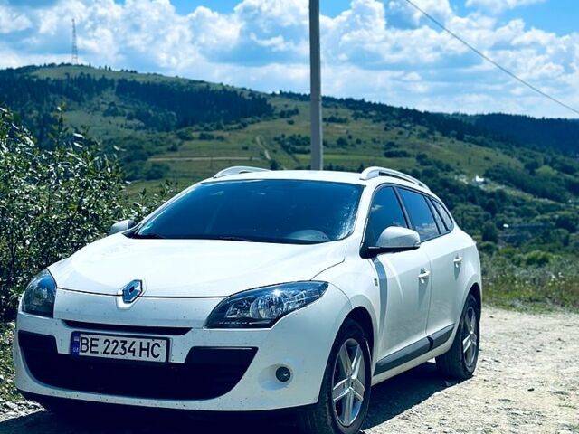 Белый Рено Меган, объемом двигателя 1.5 л и пробегом 240 тыс. км за 7499 $, фото 1 на Automoto.ua