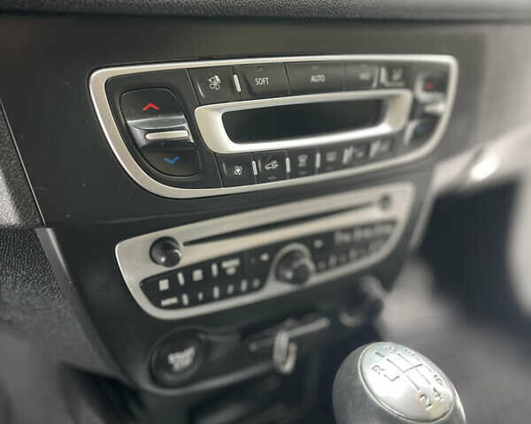 Белый Рено Меган, объемом двигателя 1.46 л и пробегом 289 тыс. км за 5999 $, фото 18 на Automoto.ua