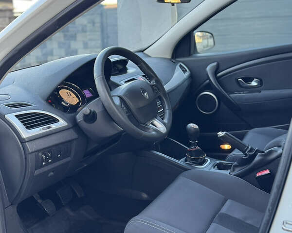 Белый Рено Меган, объемом двигателя 1.46 л и пробегом 298 тыс. км за 6200 $, фото 39 на Automoto.ua