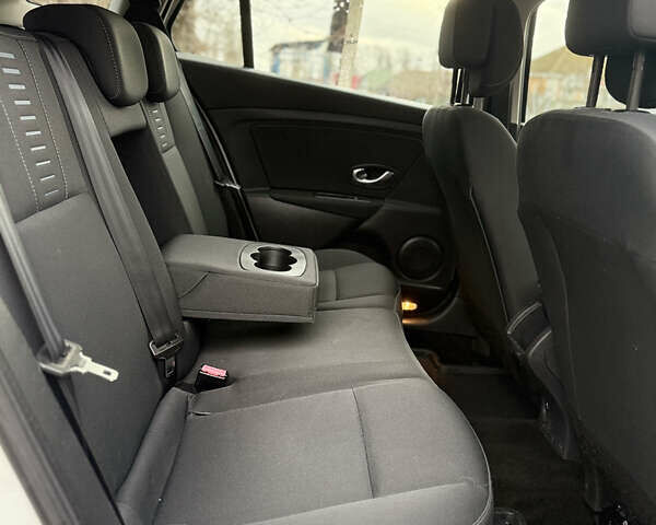 Белый Рено Меган, объемом двигателя 1.6 л и пробегом 211 тыс. км за 7399 $, фото 26 на Automoto.ua