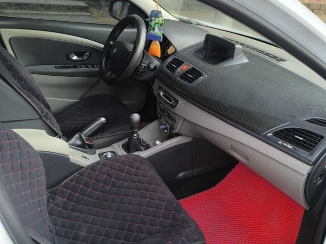 Белый Рено Меган, объемом двигателя 1.5 л и пробегом 269 тыс. км за 7000 $, фото 6 на Automoto.ua