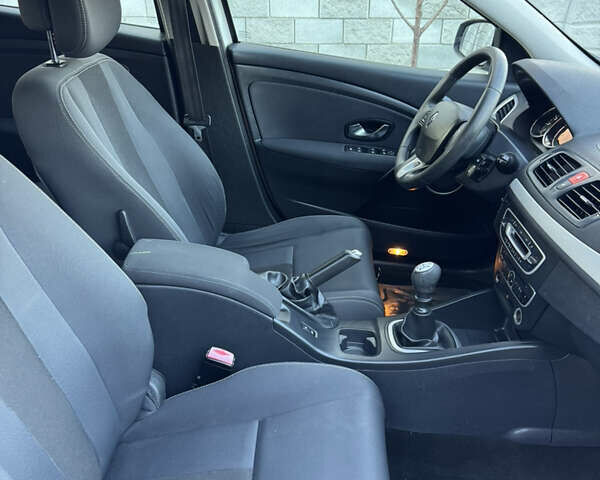 Белый Рено Меган, объемом двигателя 1.46 л и пробегом 298 тыс. км за 6200 $, фото 56 на Automoto.ua