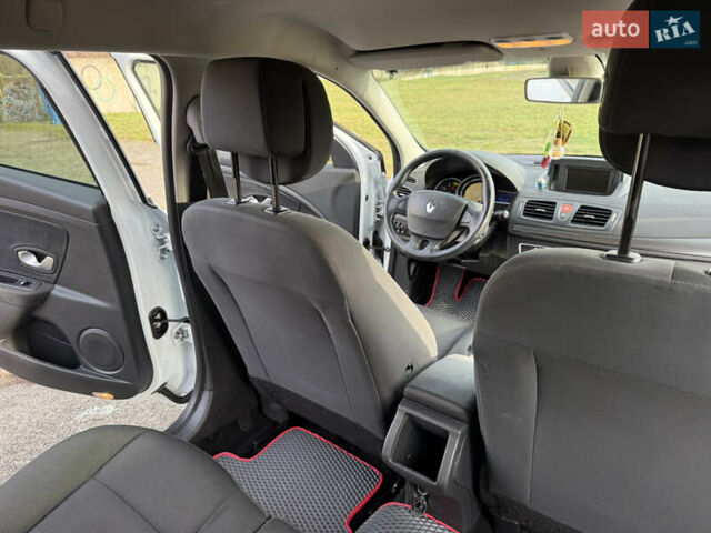 Белый Рено Меган, объемом двигателя 1.46 л и пробегом 299 тыс. км за 6200 $, фото 44 на Automoto.ua