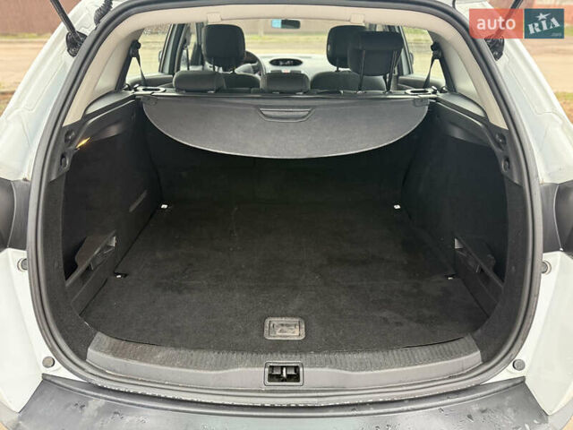 Белый Рено Меган, объемом двигателя 1.6 л и пробегом 211 тыс. км за 7399 $, фото 30 на Automoto.ua