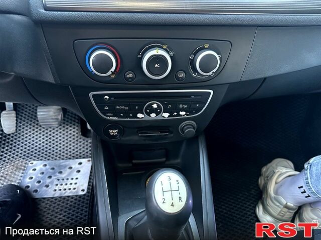 Белый Рено Меган, объемом двигателя 1.5 л и пробегом 240 тыс. км за 7499 $, фото 11 на Automoto.ua