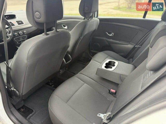 Белый Рено Меган, объемом двигателя 1.6 л и пробегом 211 тыс. км за 7399 $, фото 25 на Automoto.ua