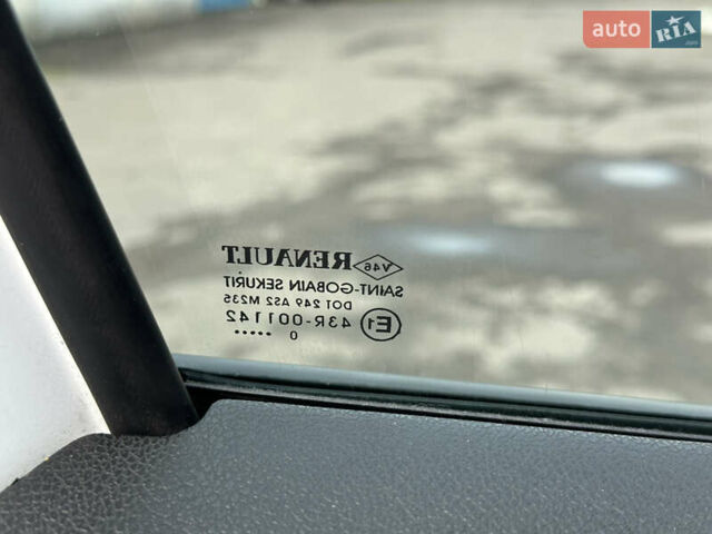Белый Рено Меган, объемом двигателя 1.5 л и пробегом 198 тыс. км за 7150 $, фото 15 на Automoto.ua