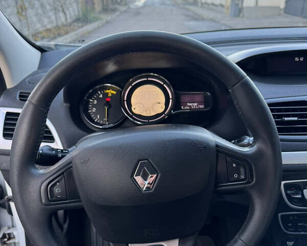 Белый Рено Меган, объемом двигателя 1.46 л и пробегом 298 тыс. км за 6200 $, фото 43 на Automoto.ua