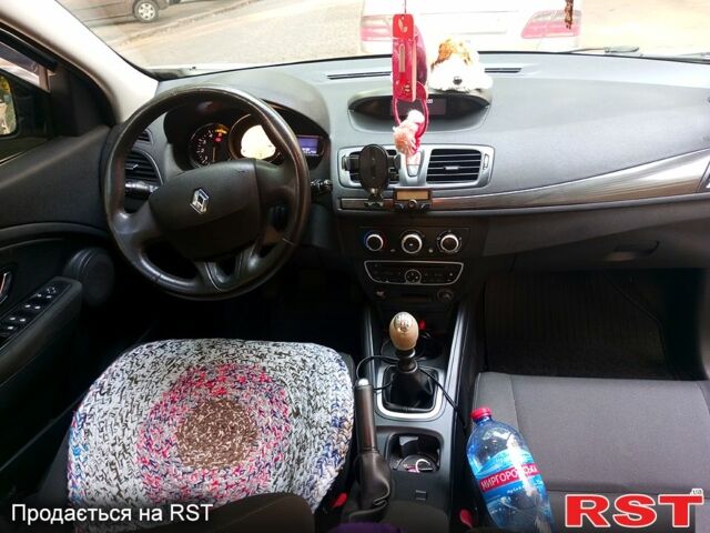 Белый Рено Меган, объемом двигателя 1.5 л и пробегом 11 тыс. км за 6800 $, фото 5 на Automoto.ua