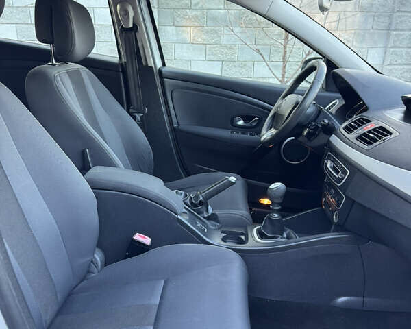 Белый Рено Меган, объемом двигателя 1.46 л и пробегом 298 тыс. км за 6200 $, фото 45 на Automoto.ua