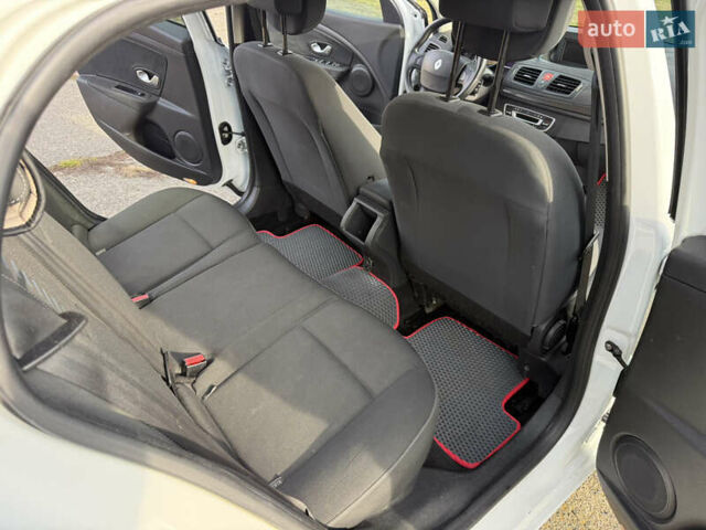 Белый Рено Меган, объемом двигателя 1.46 л и пробегом 299 тыс. км за 6200 $, фото 48 на Automoto.ua