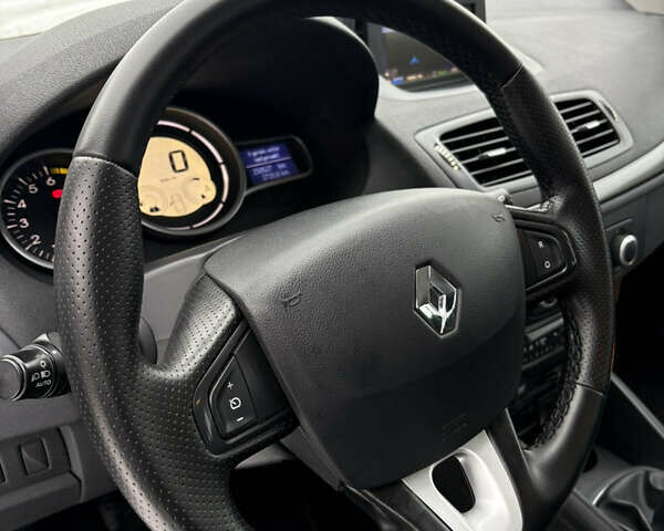 Белый Рено Меган, объемом двигателя 1.6 л и пробегом 250 тыс. км за 7300 $, фото 28 на Automoto.ua