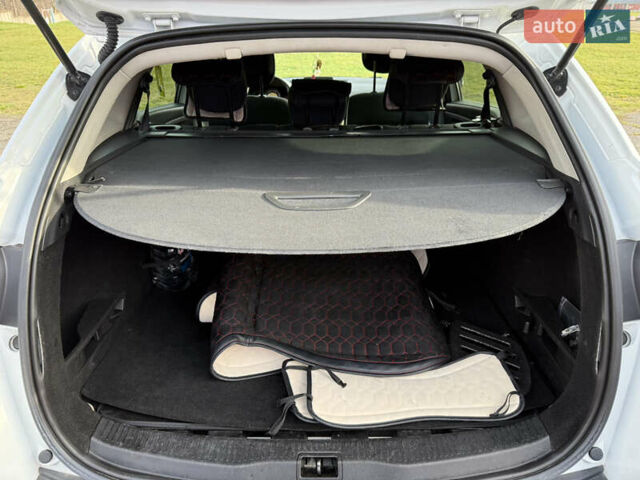 Белый Рено Меган, объемом двигателя 1.46 л и пробегом 299 тыс. км за 6200 $, фото 47 на Automoto.ua