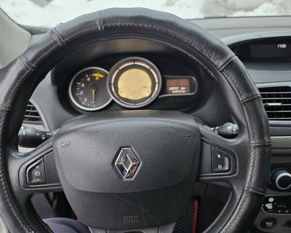 Белый Рено Меган, объемом двигателя 1.46 л и пробегом 290 тыс. км за 6150 $, фото 5 на Automoto.ua