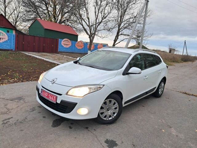 Білий Рено Меган, об'ємом двигуна 1.6 л та пробігом 220 тис. км за 7350 $, фото 8 на Automoto.ua