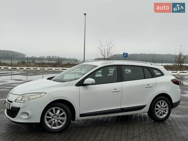 Белый Рено Меган, объемом двигателя 1.6 л и пробегом 211 тыс. км за 6750 $, фото 3 на Automoto.ua