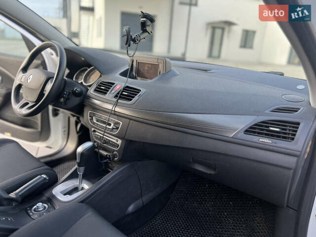 Білий Рено Меган, об'ємом двигуна 1.46 л та пробігом 226 тис. км за 7500 $, фото 15 на Automoto.ua