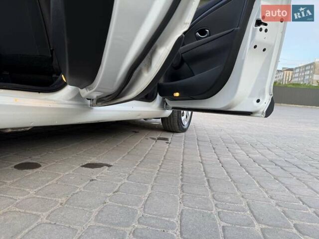 Белый Рено Меган, объемом двигателя 1.46 л и пробегом 316 тыс. км за 6500 $, фото 25 на Automoto.ua
