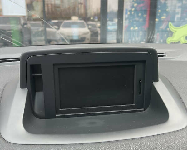 Білий Рено Меган, об'ємом двигуна 1.46 л та пробігом 238 тис. км за 8000 $, фото 21 на Automoto.ua