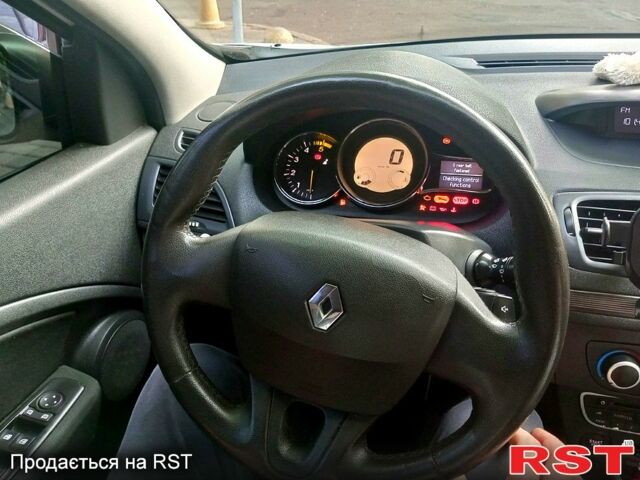 Белый Рено Меган, объемом двигателя 1.5 л и пробегом 11 тыс. км за 6800 $, фото 4 на Automoto.ua