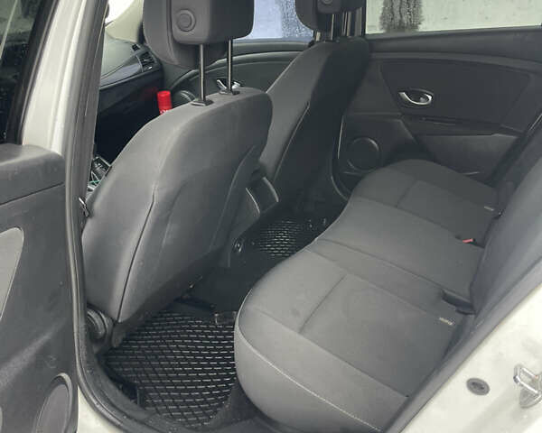 Белый Рено Меган, объемом двигателя 1.46 л и пробегом 289 тыс. км за 5999 $, фото 22 на Automoto.ua