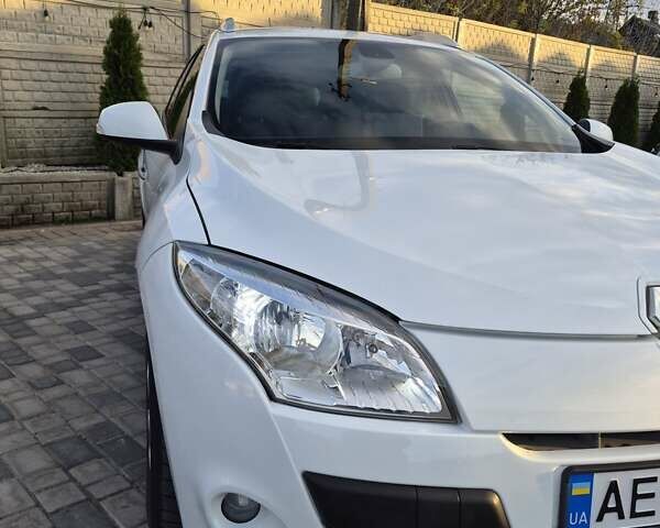 Рено Меган 2010 в Павлограде на Automoto.ua Белый Рено Меган, объемом двигателя 1.46 л и пробегом 237 тыс. км за 8150 $, фото 8 на Automoto.ua