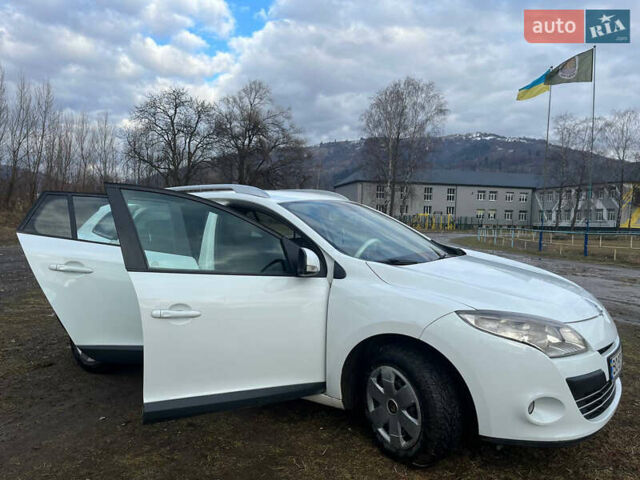 Белый Рено Меган, объемом двигателя 1.4 л и пробегом 226 тыс. км за 6100 $, фото 12 на Automoto.ua