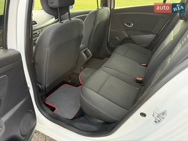 Белый Рено Меган, объемом двигателя 1.46 л и пробегом 299 тыс. км за 6200 $, фото 38 на Automoto.ua