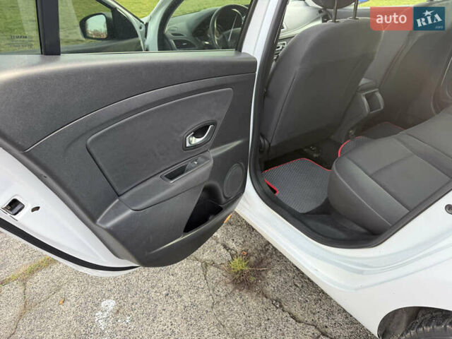 Белый Рено Меган, объемом двигателя 1.46 л и пробегом 299 тыс. км за 6200 $, фото 39 на Automoto.ua