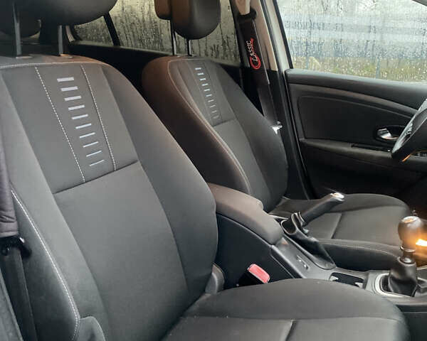 Белый Рено Меган, объемом двигателя 1.46 л и пробегом 232 тыс. км за 5850 $, фото 11 на Automoto.ua