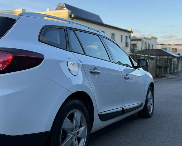 Белый Рено Меган, объемом двигателя 1.46 л и пробегом 298 тыс. км за 6200 $, фото 28 на Automoto.ua